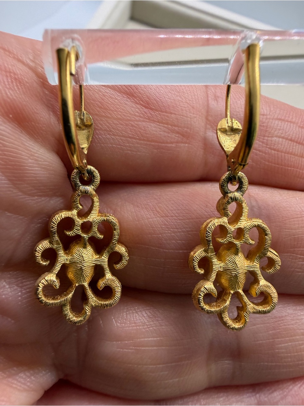 Vintage signed Trifari necklace and earrings set - Picture 14 of 15